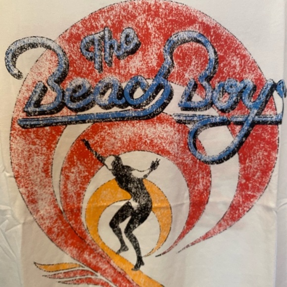 SOLD OUT The Beach Boys 1983 Tour Graphic Band Music Tee - Picture 2 of 6